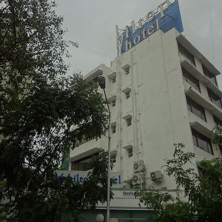 Hiltop Hotel Мумбай Екстериор снимка