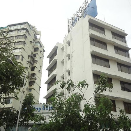 Hiltop Hotel Мумбай Екстериор снимка