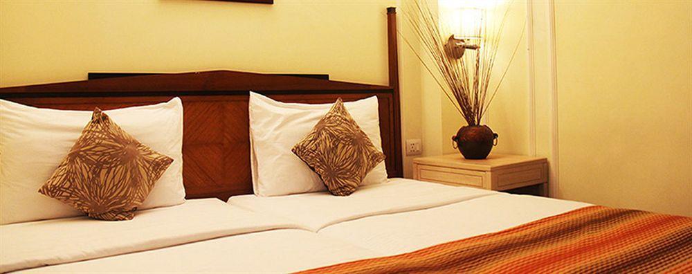 Hiltop Hotel Мумбай Екстериор снимка