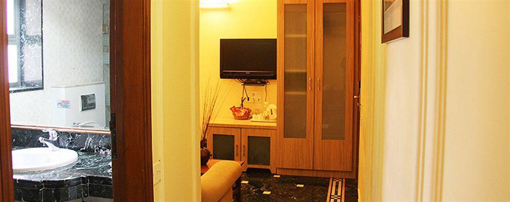 Hiltop Hotel Мумбай Екстериор снимка