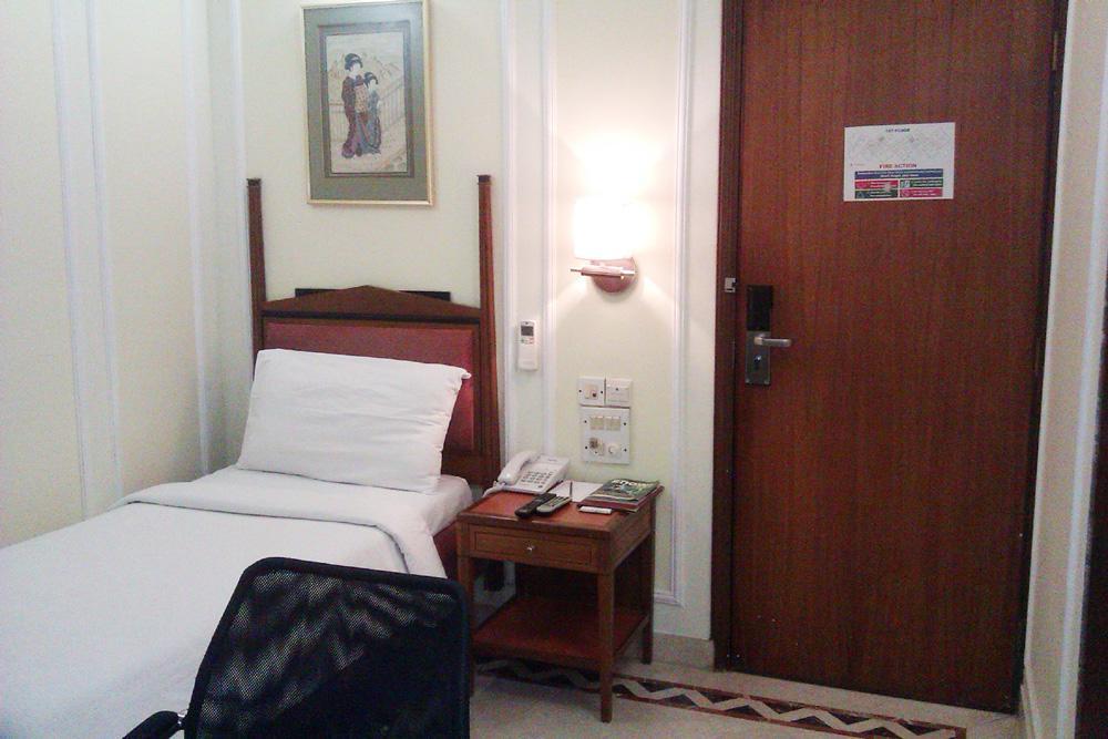 Hiltop Hotel Мумбай Екстериор снимка