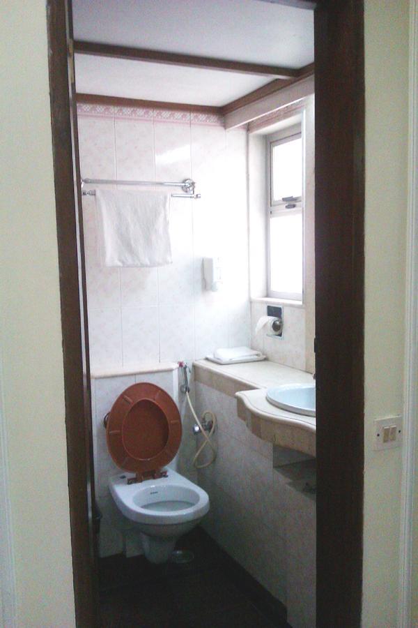 Hiltop Hotel Мумбай Екстериор снимка