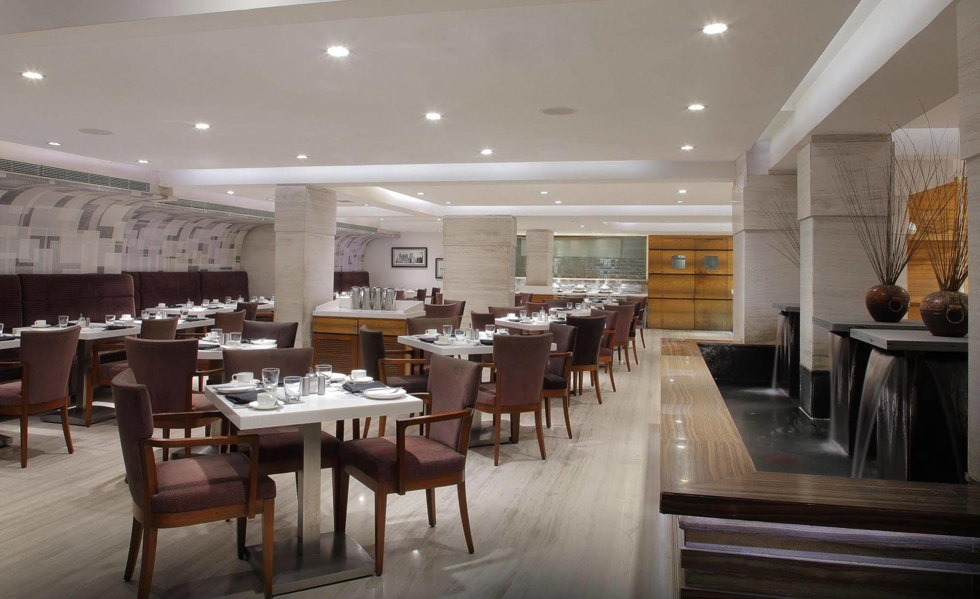Hiltop Hotel Мумбай Екстериор снимка